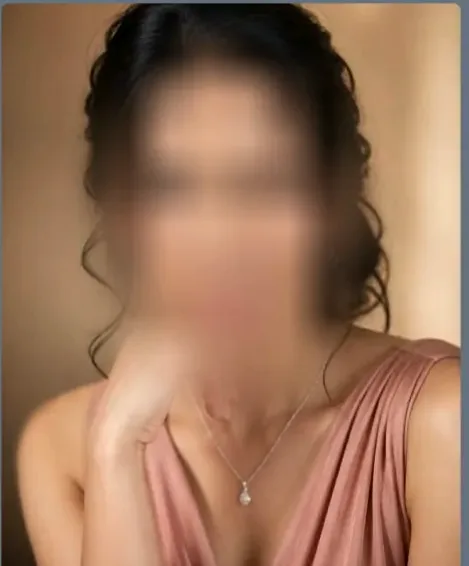 Amira, 39
