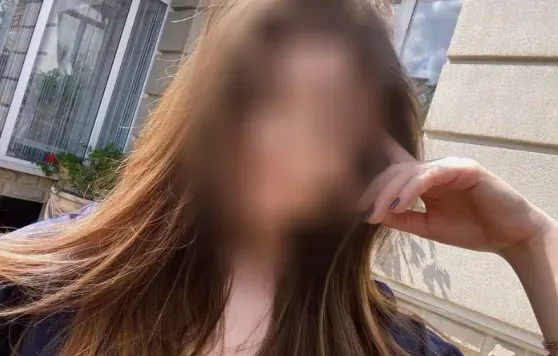 Carla, 19