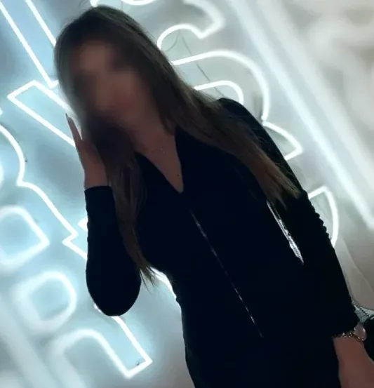 Katrin, 32