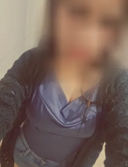 Lara, 33