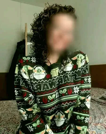 Lara, 33
