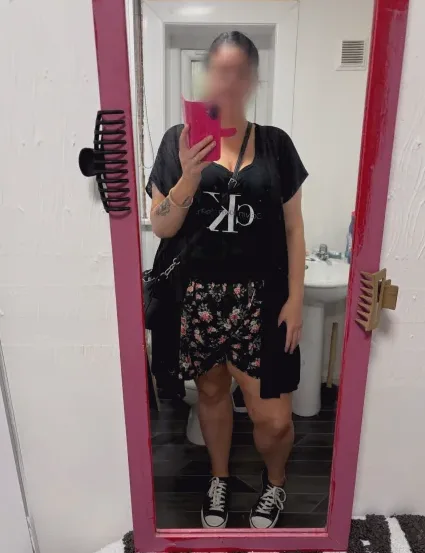 Lilly, 37