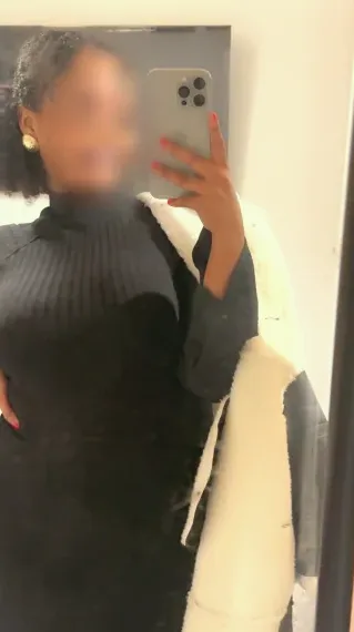 Lucia, 25