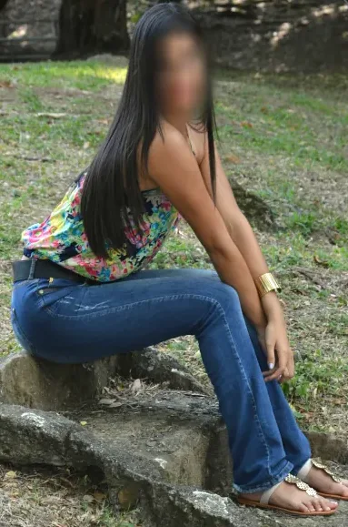 Manuela, 31