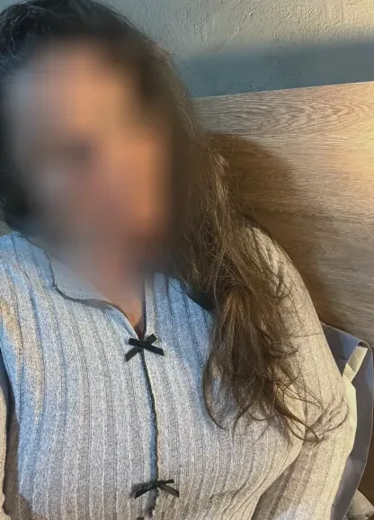 Manuela, 33