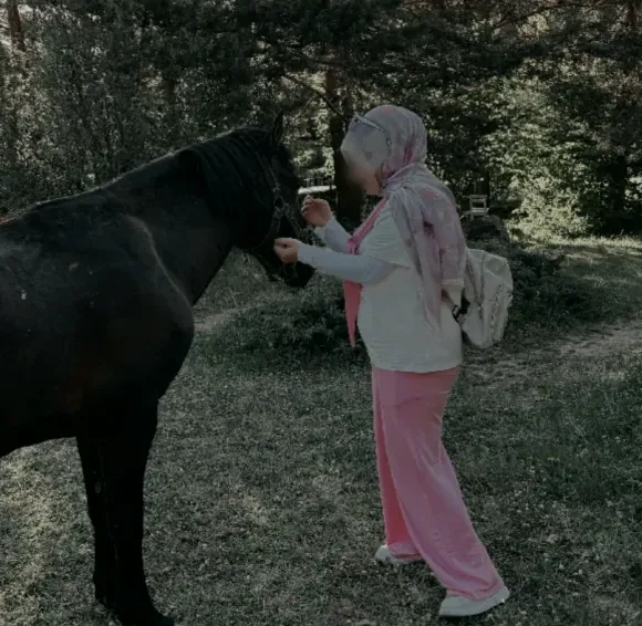 Özlem, 29