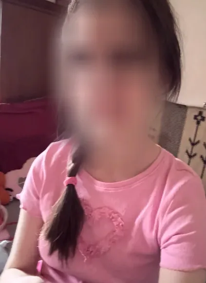 Simone, 25